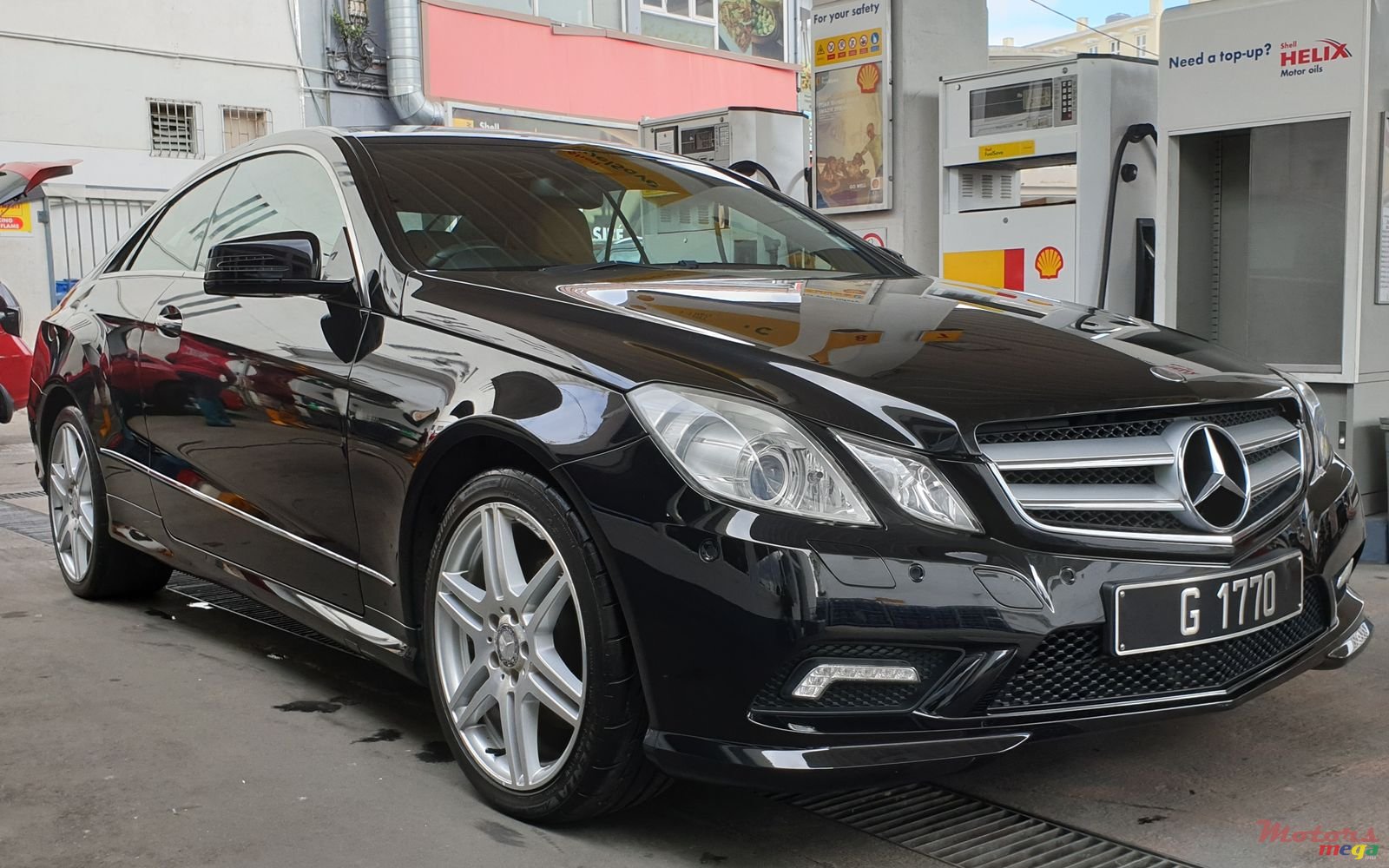 2010' Mercedes-Benz E-Class AMG photo #3
