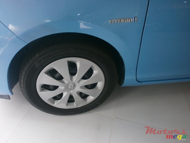 2013' Toyota Prius Aqua photo #6