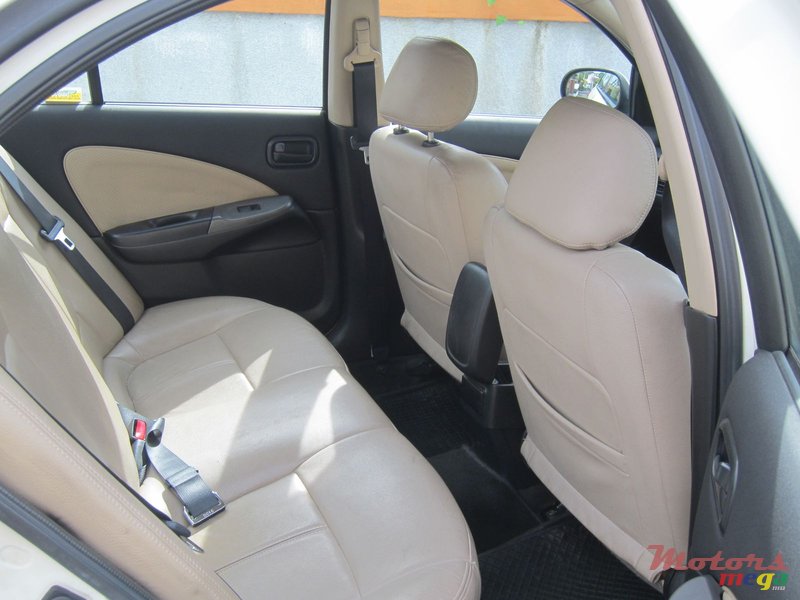 2004' Nissan Sunny photo #6