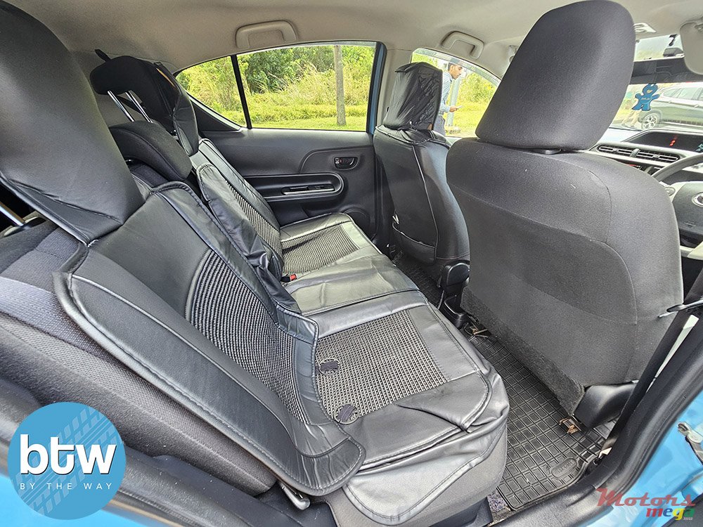 2014' Toyota Aqua photo #6