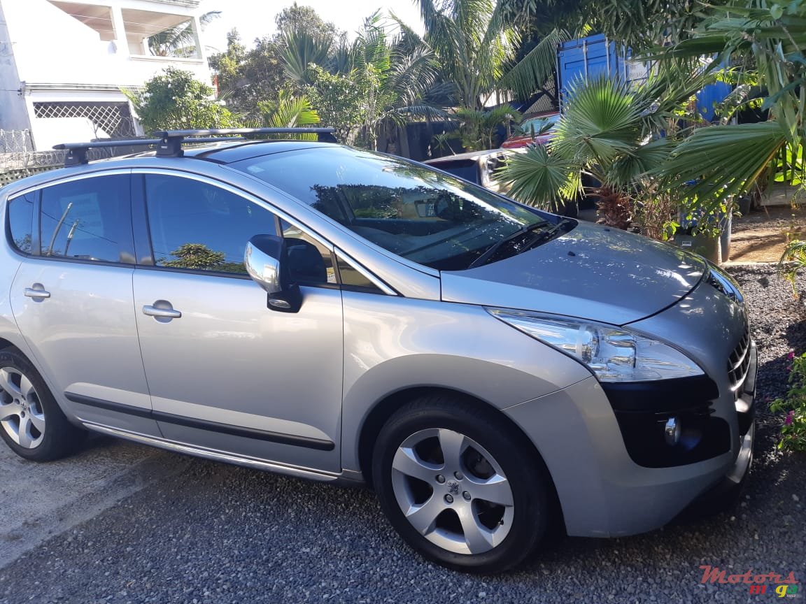 2012' Peugeot 3008 photo #1