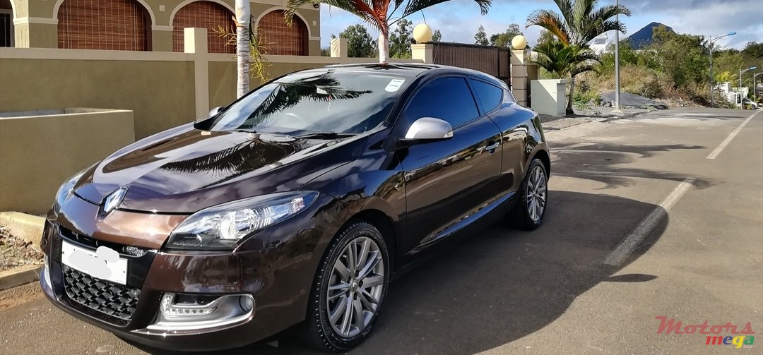 2013' Renault Megane photo #1
