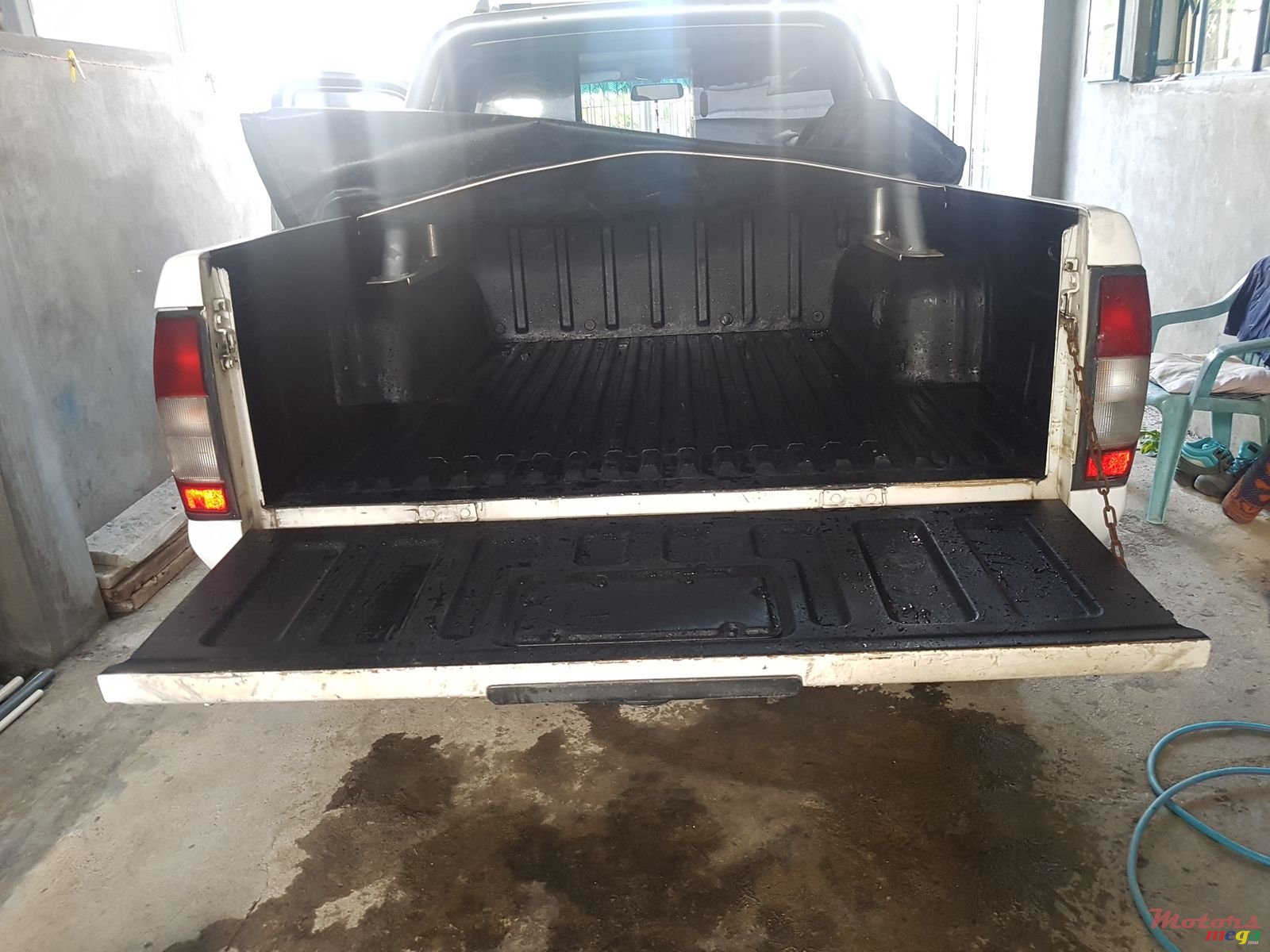 2005' Nissan Hardbody photo #1