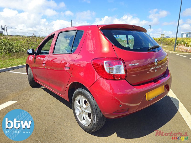 2015' Renault Sandero photo #4