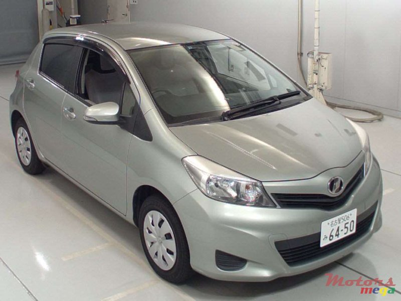 2014' Toyota Vitz F photo #1