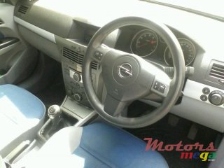 2006' Opel Astra H 1.4 photo #3