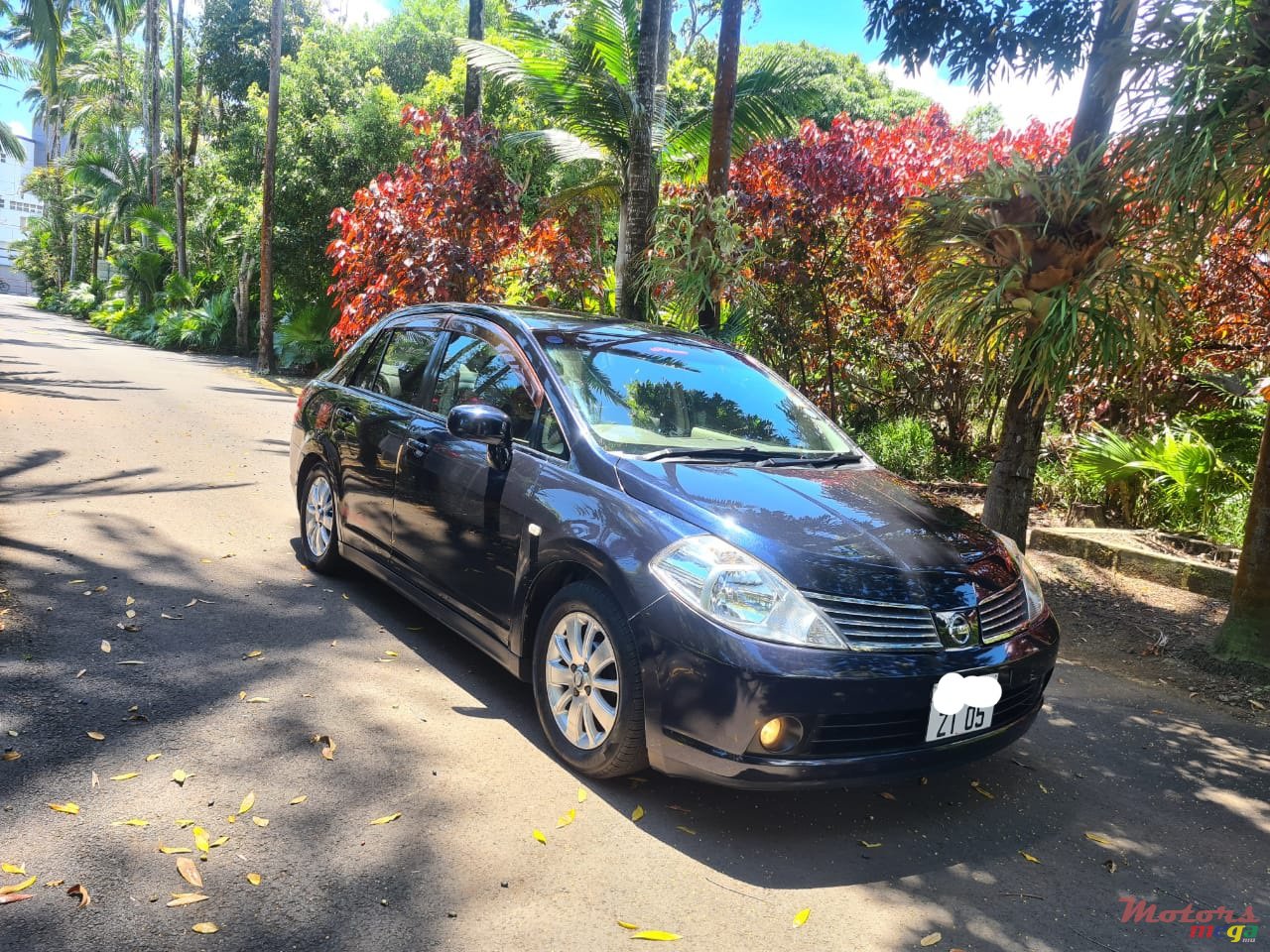 2005' Nissan Tiida photo #1