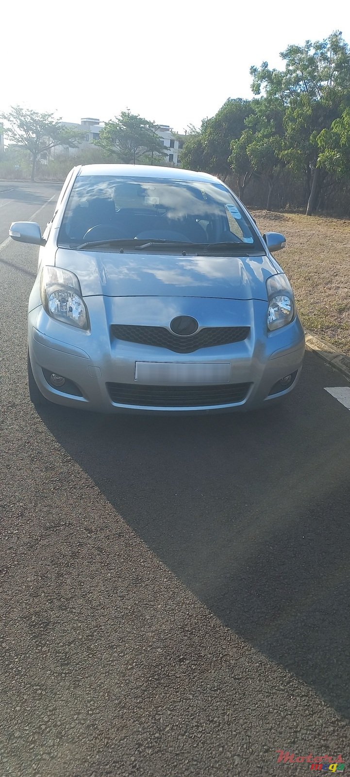 2008' Toyota Vitz photo #1