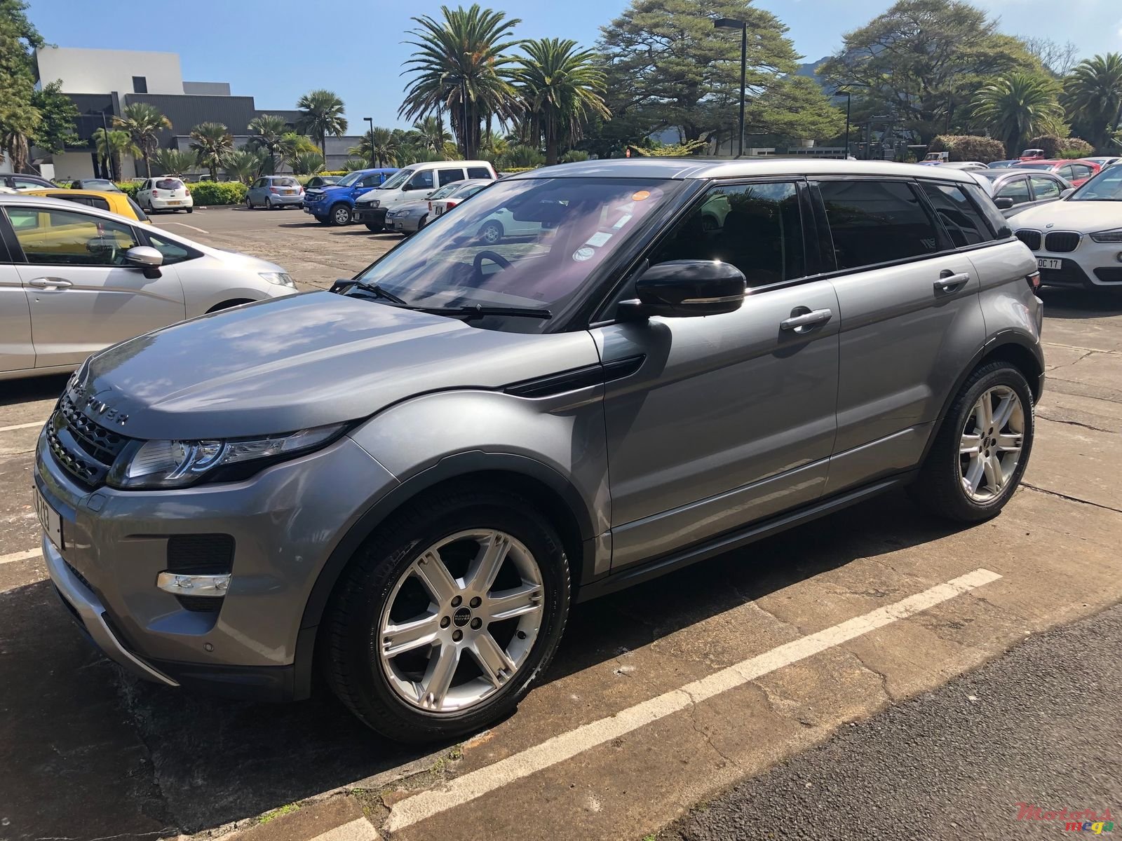 2012' Land Rover Range Rover Evoque photo #2