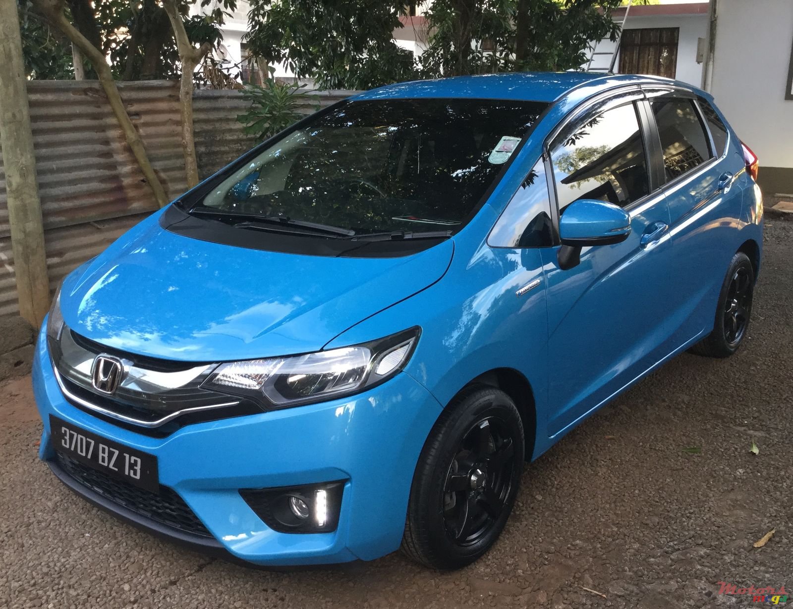 2013' Honda Fit Hybrid photo #2