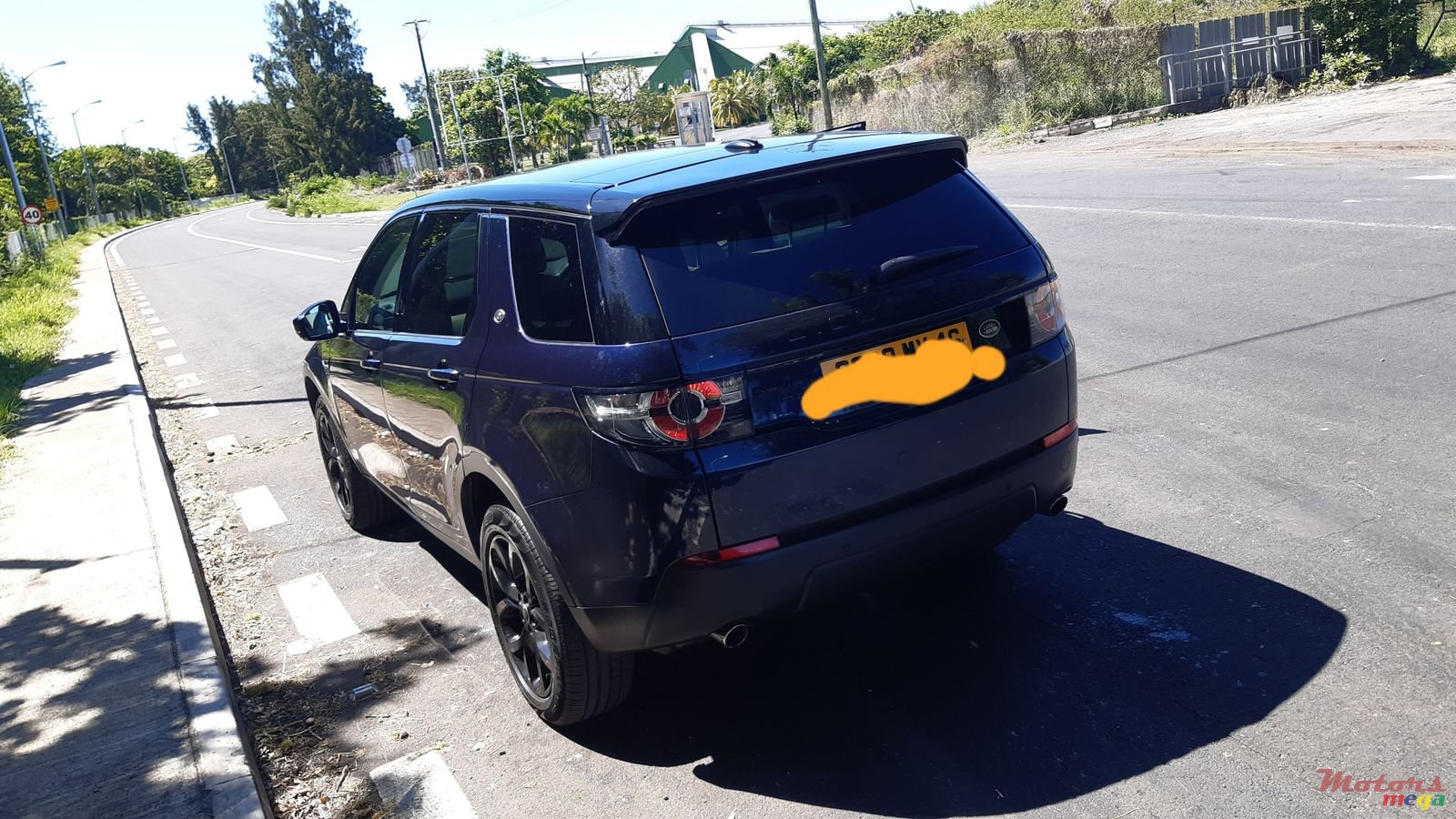 2016' Land Rover Discovery photo #2