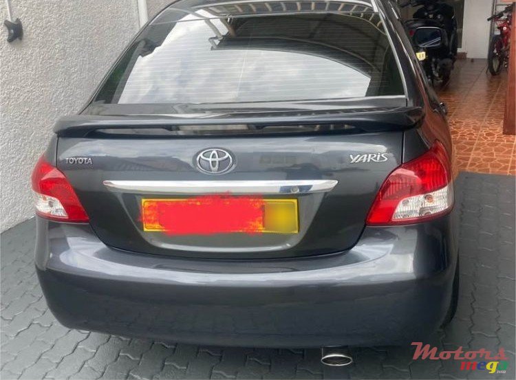 2012' Toyota Yaris photo #3