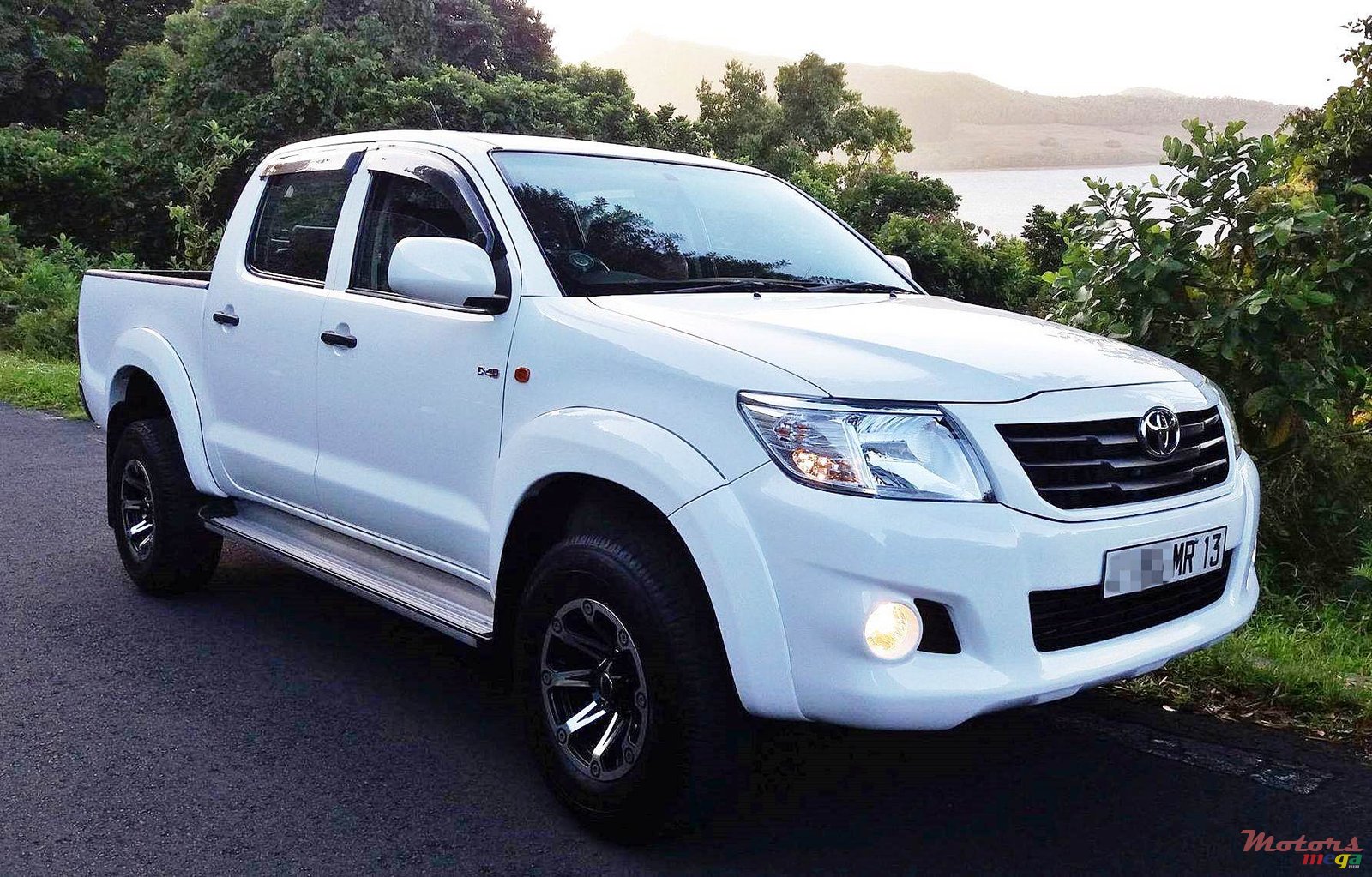 2013' Toyota Hilux (2x4) 54227164 photo #1