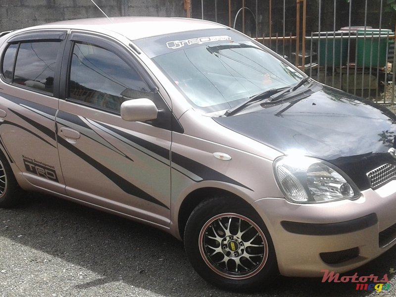 2000' Toyota Vitz photo #1