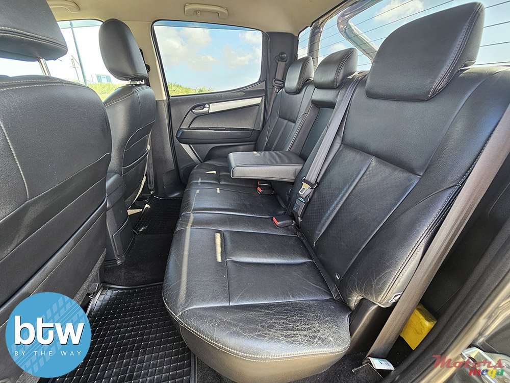 2017' Isuzu KB Series KB300 photo #6