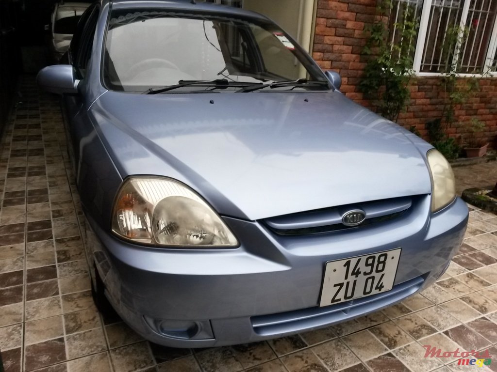 2004' Kia Rio photo #1