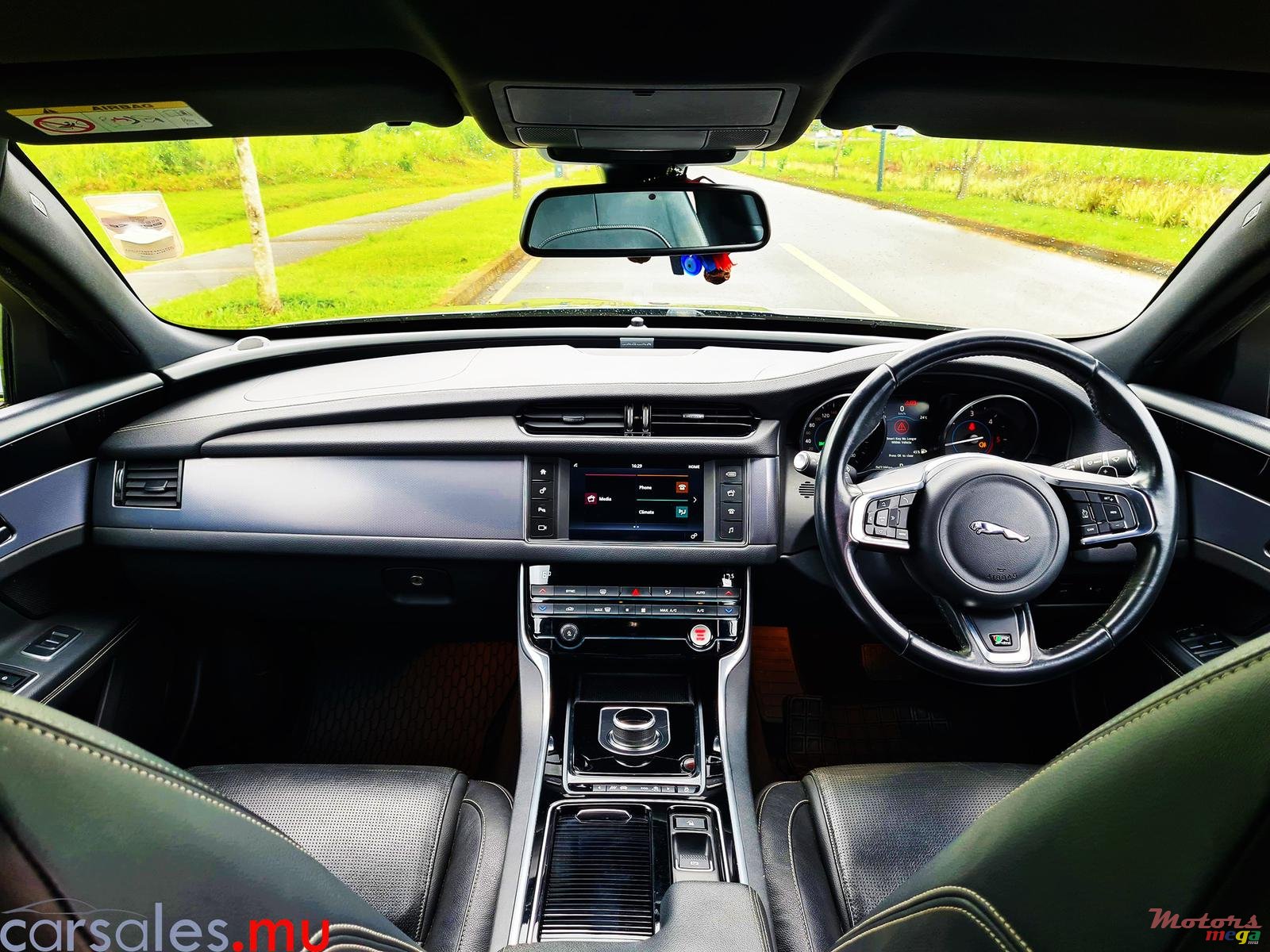 2018' Jaguar XF R Sport photo #6