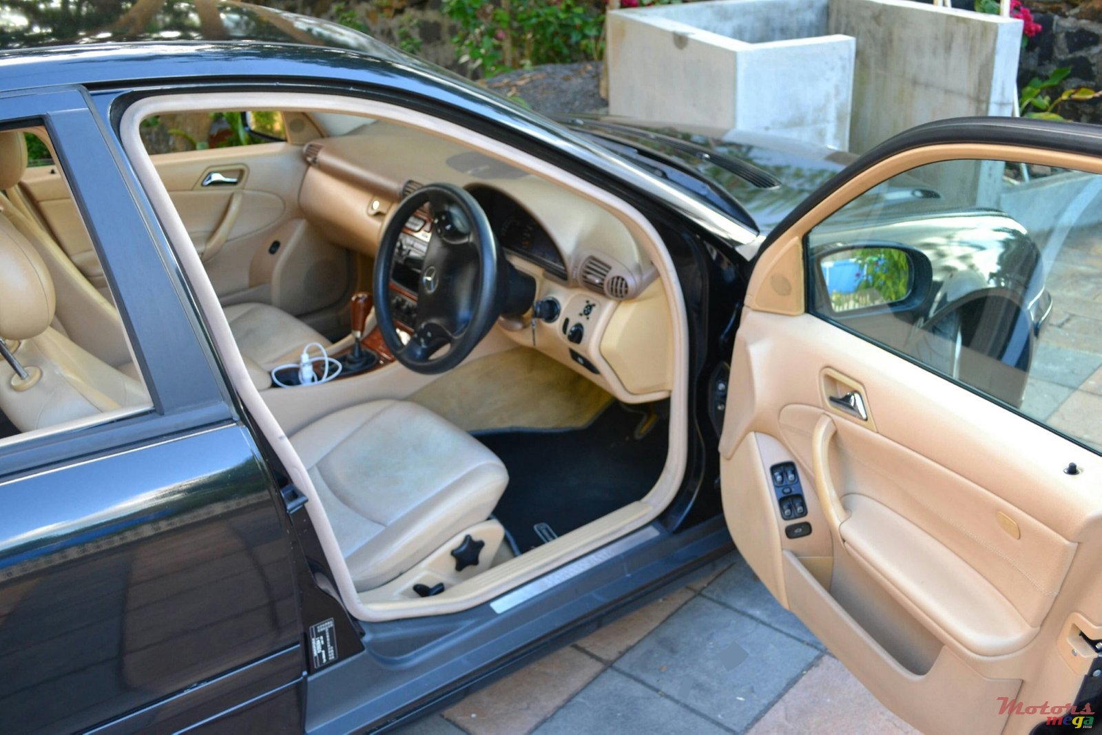 2004' Mercedes-Benz C-Class photo #5