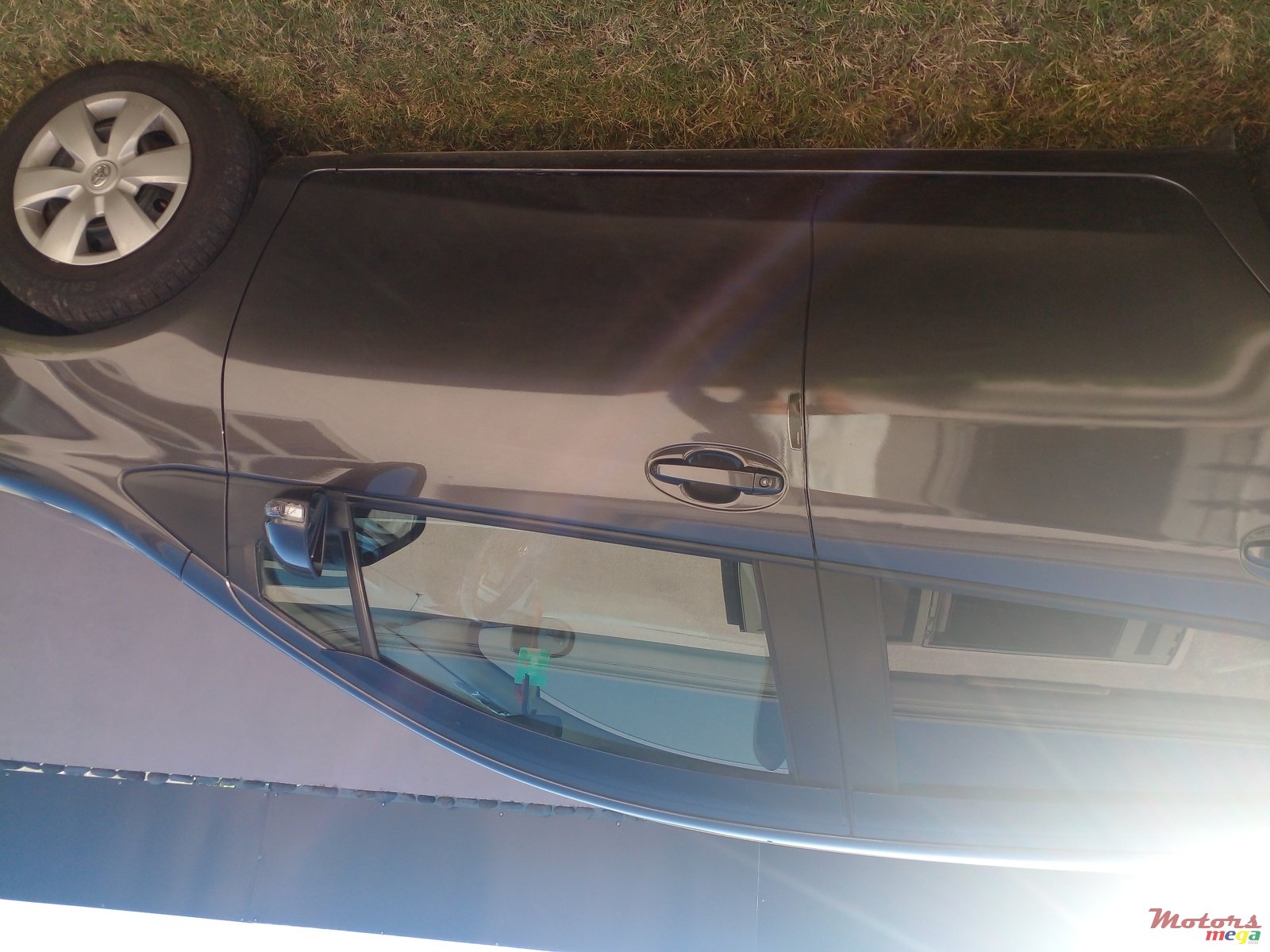 2012' Toyota Vitz photo #4