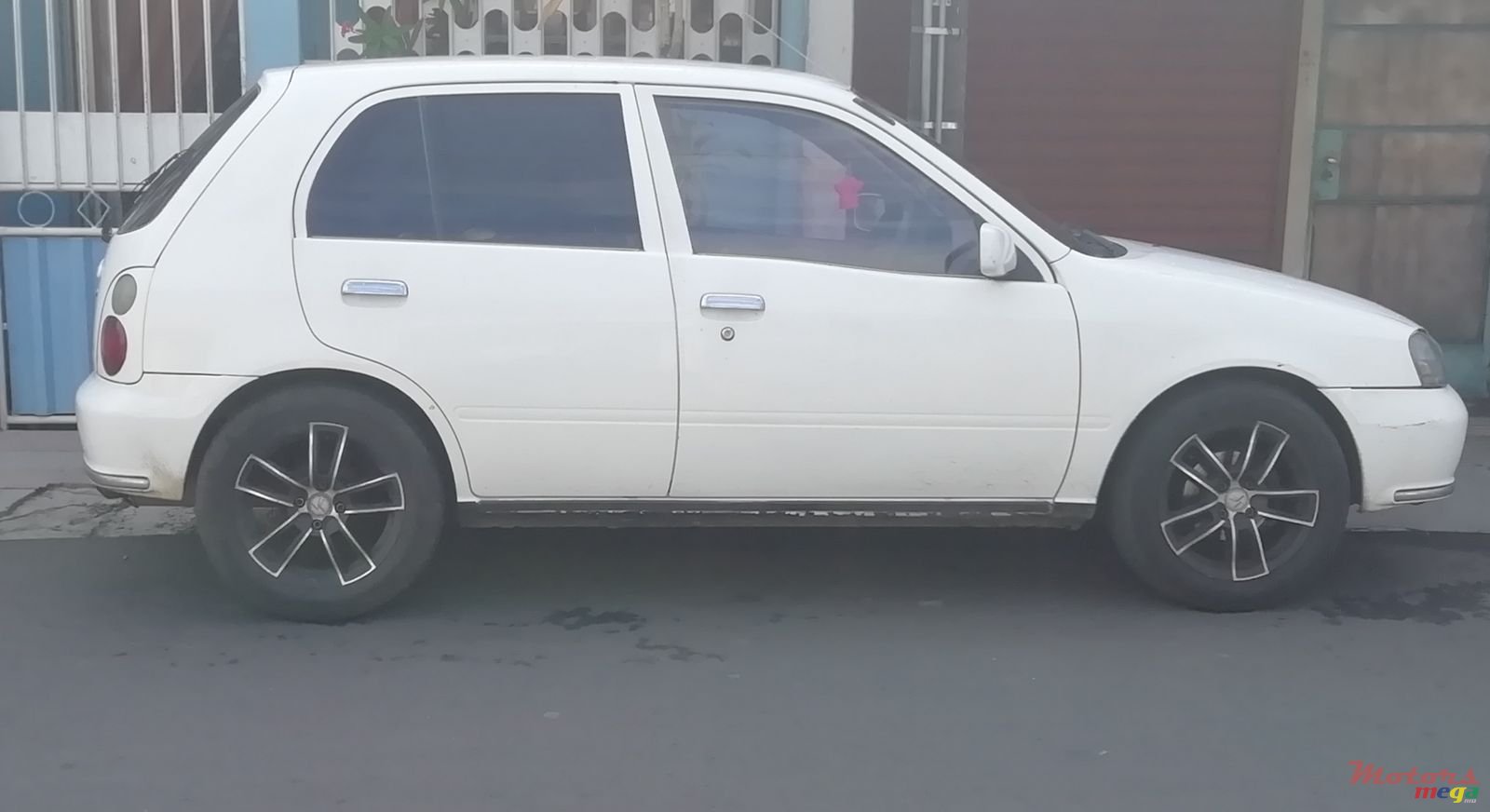 1999' Toyota Starlet photo #1