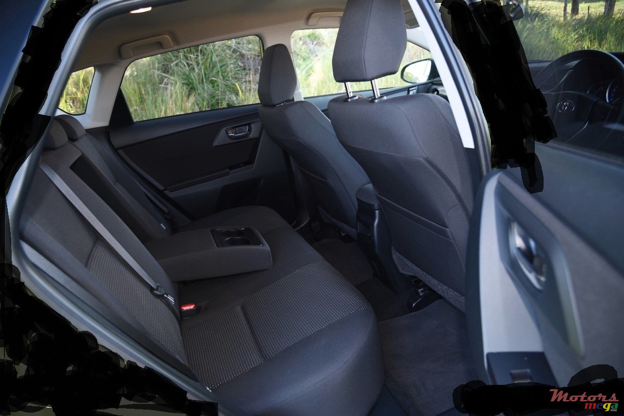 2012' Toyota 4Runner Allion photo #5