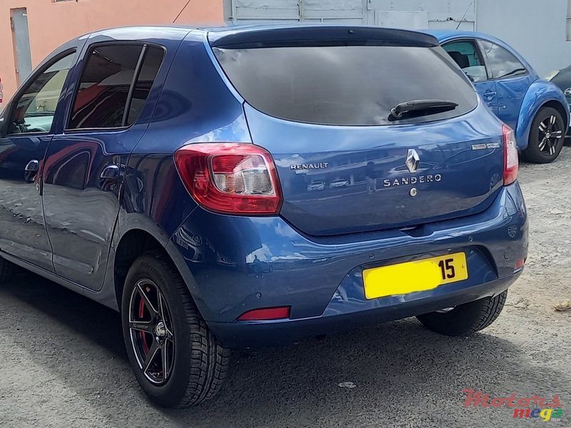 2015' Renault Sandero photo #4