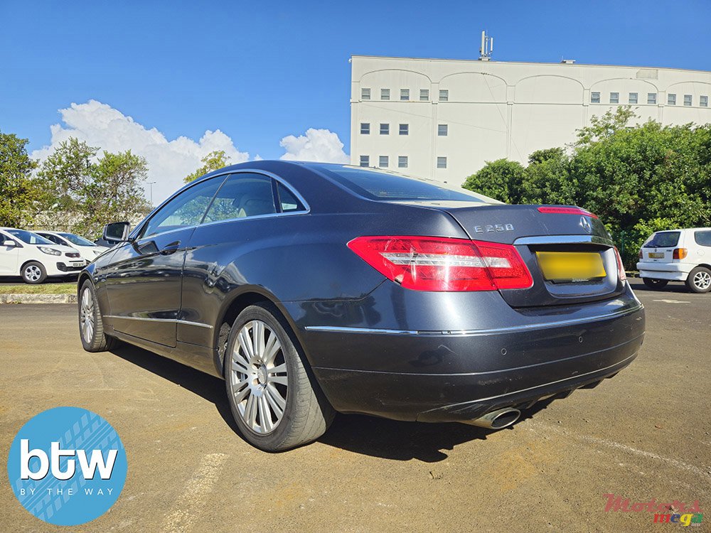 2010' Mercedes-Benz 250 Coupe photo #3