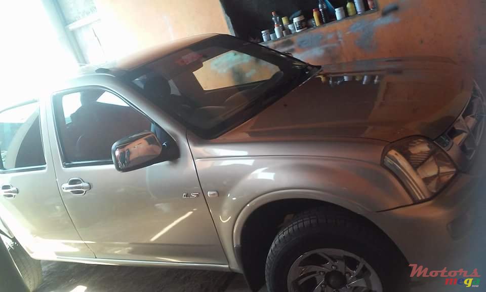 2005' Isuzu D-Max photo #1
