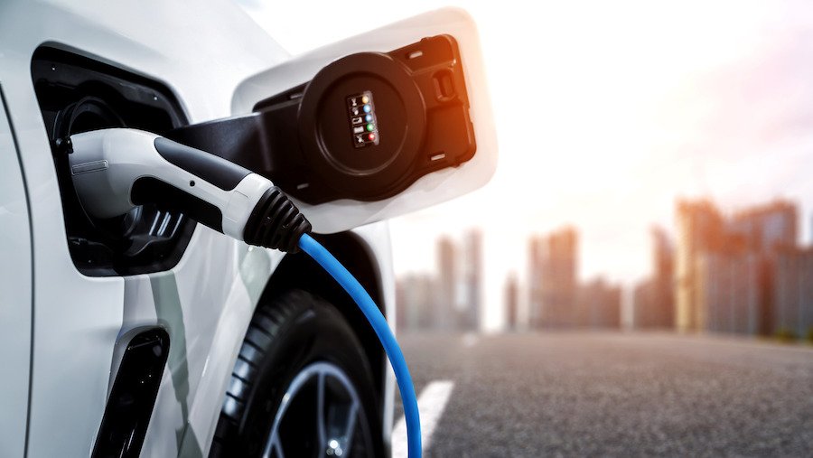 Duty free à partir du 1er juillet : L’impact sur les ventes des voitures hybrides et électriques sera “delayed”