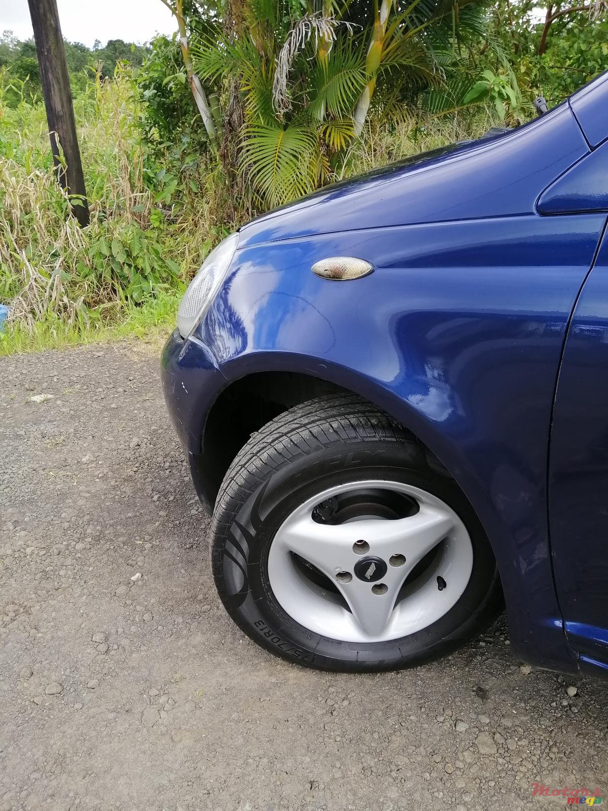 1999' Toyota Vitz photo #2