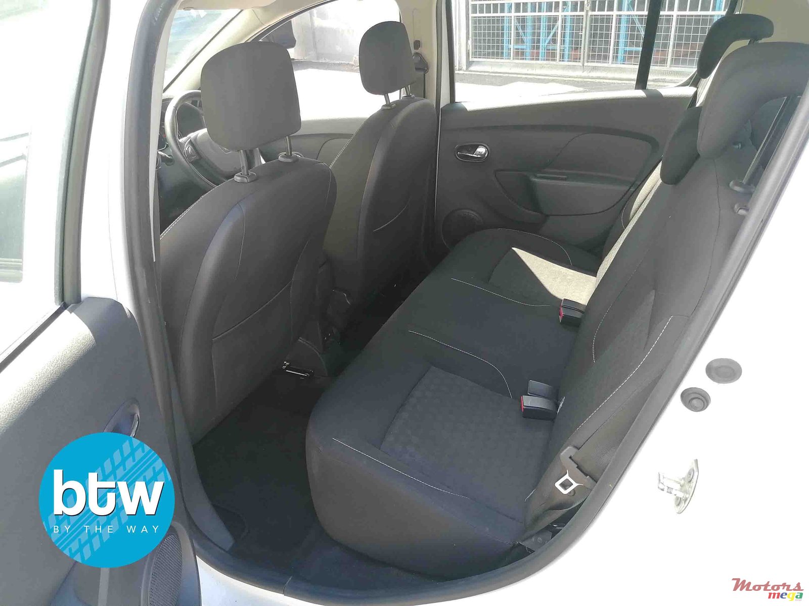 2016' Renault Sandero photo #5