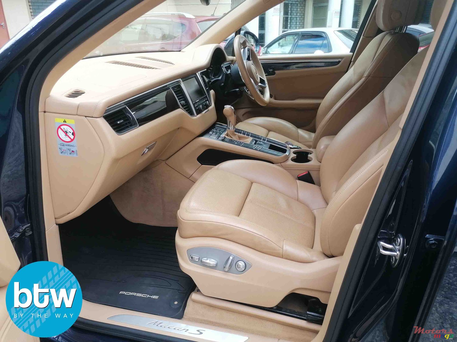 2016' Porsche Macan photo #5