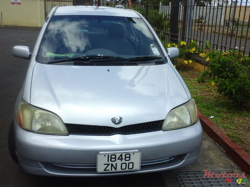 2000' Toyota platz photo #1