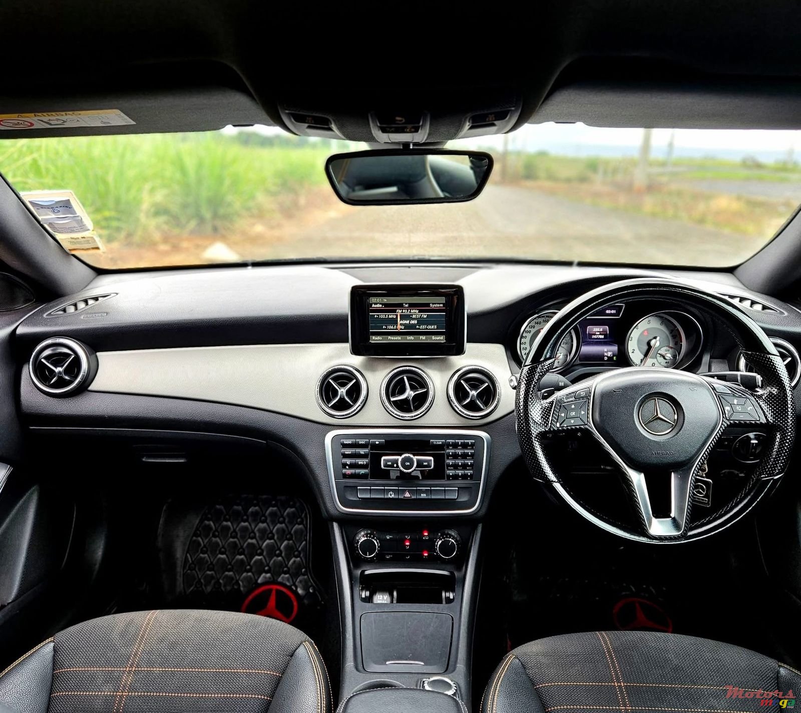 2014' Mercedes-Benz CLA 200 photo #7