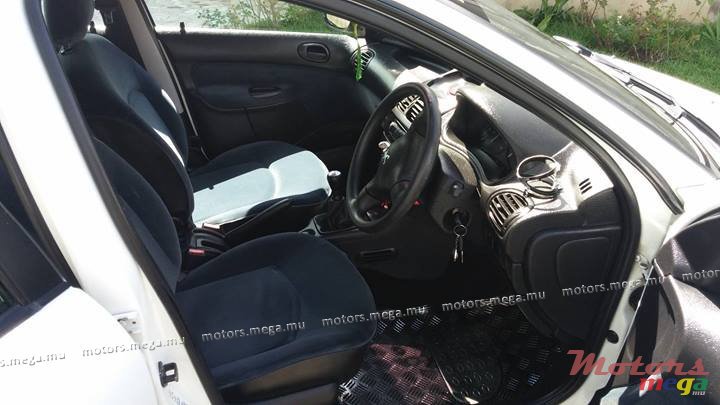 2001' Peugeot photo #6