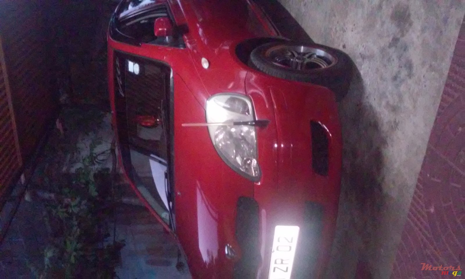 2002' Toyota Vitz ' photo #1