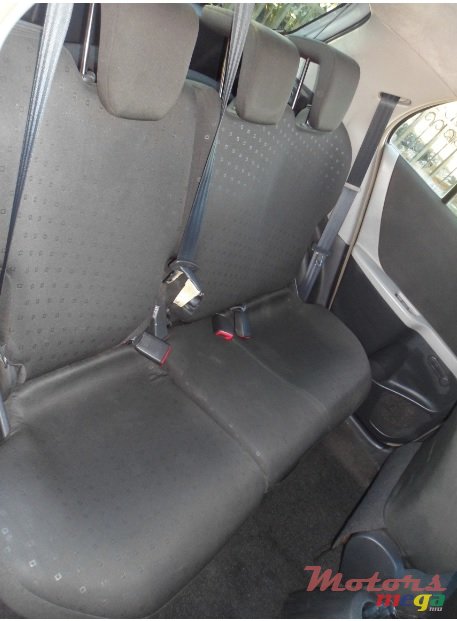 2007' Toyota Yaris photo #6
