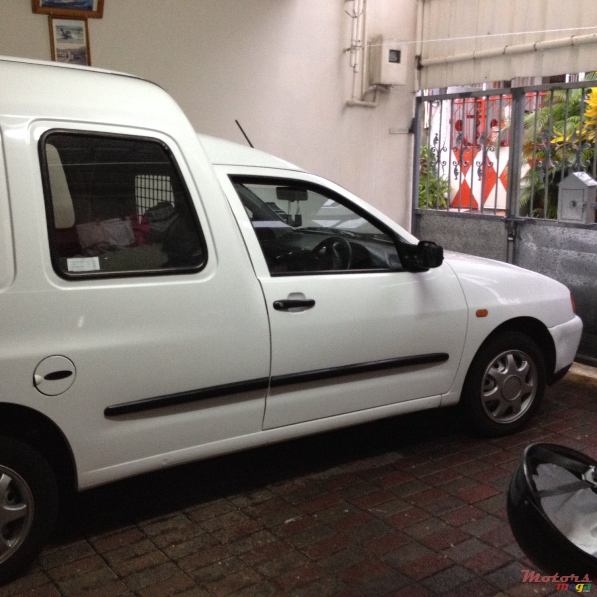 2004' Volkswagen Caddy photo #1