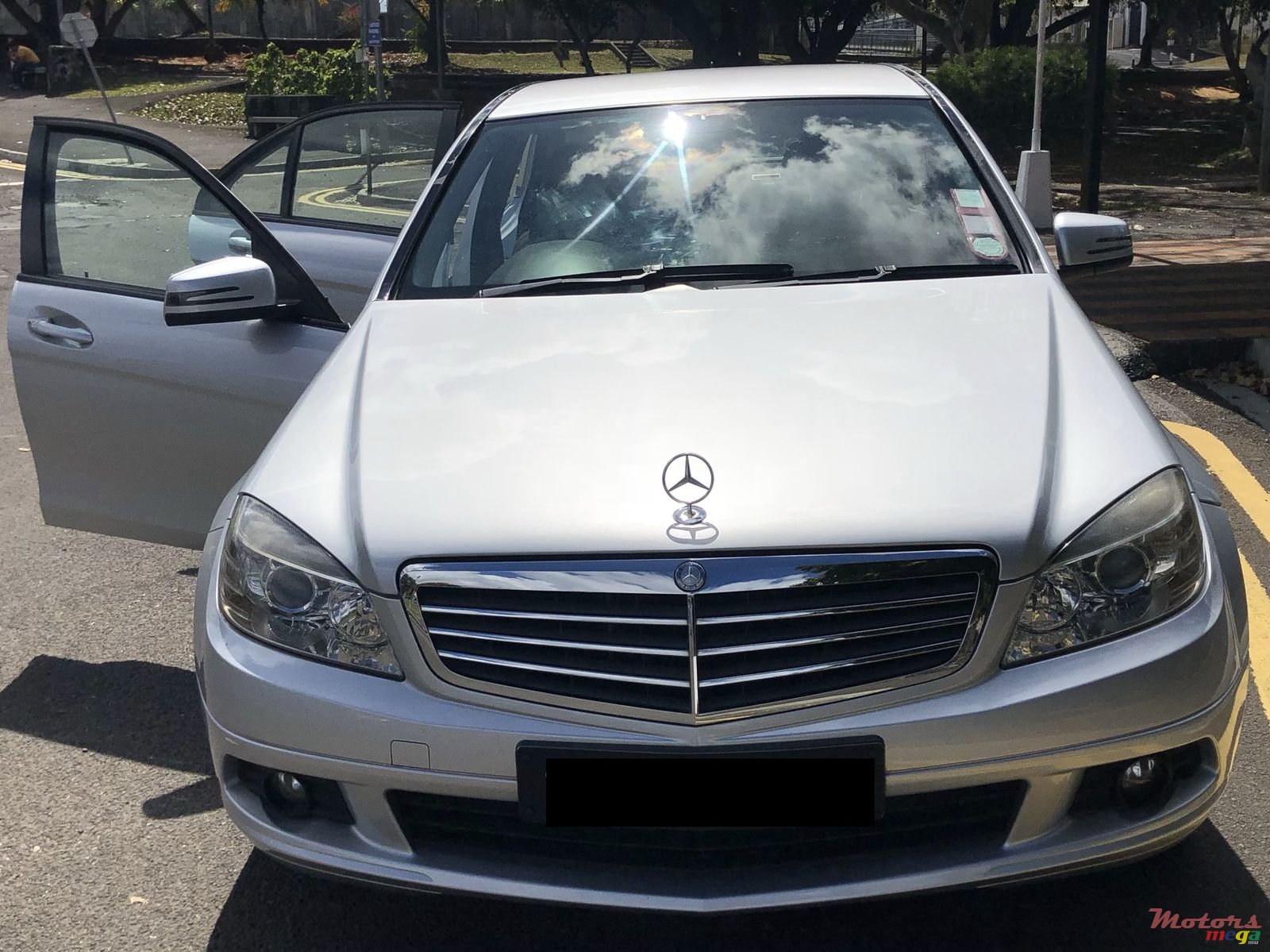 2009' Mercedes-Benz C-Class photo #2