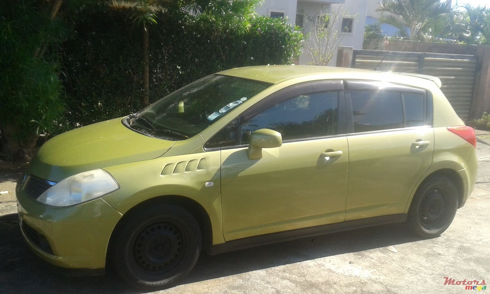 2005' Nissan Tiida photo #1