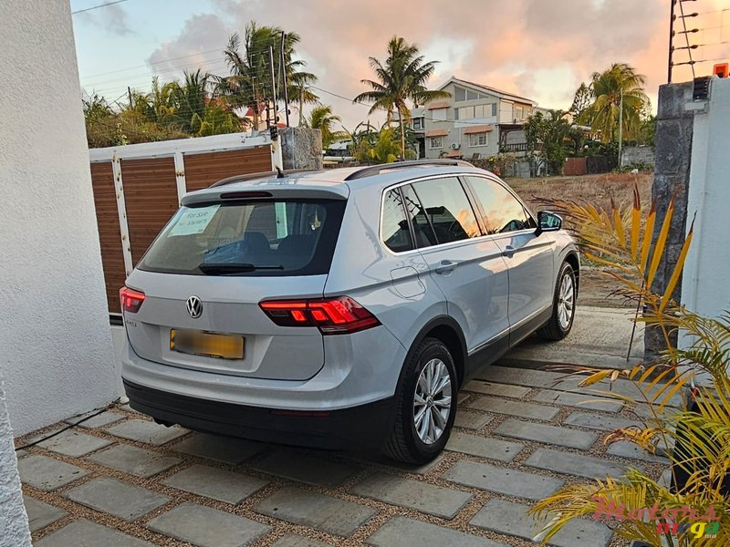 2019' Volkswagen Tiguan photo #4