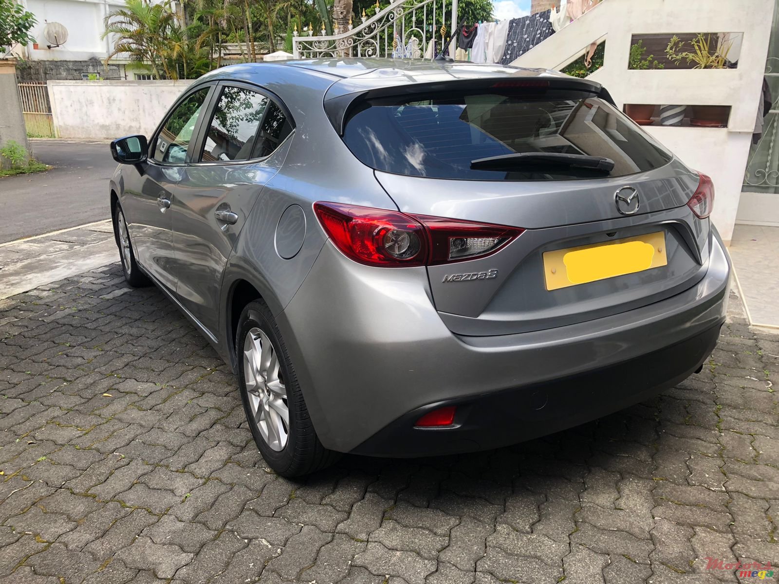 2015' Mazda 3 Hatchback photo #2