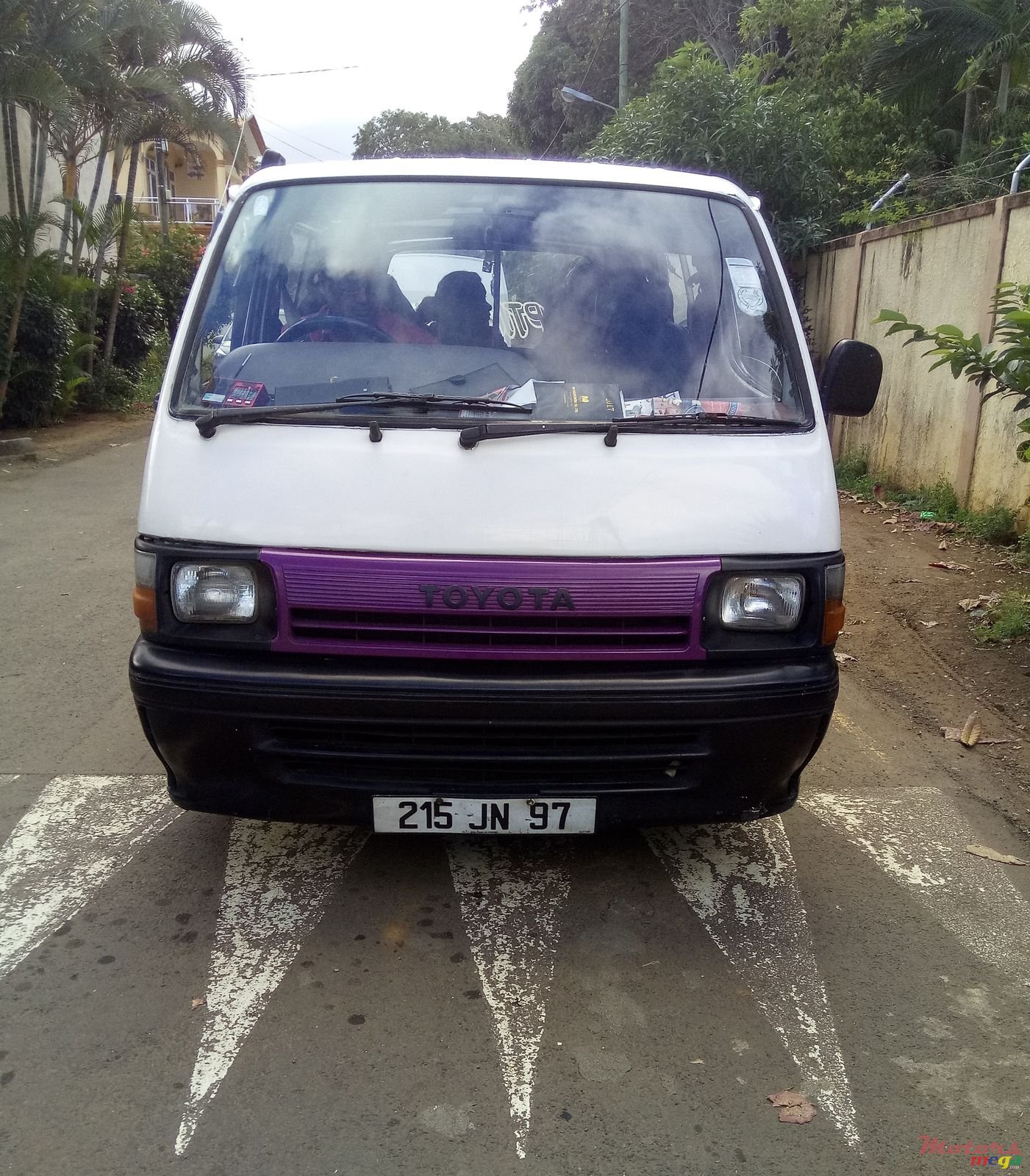 1997' Toyota HiAce photo #1