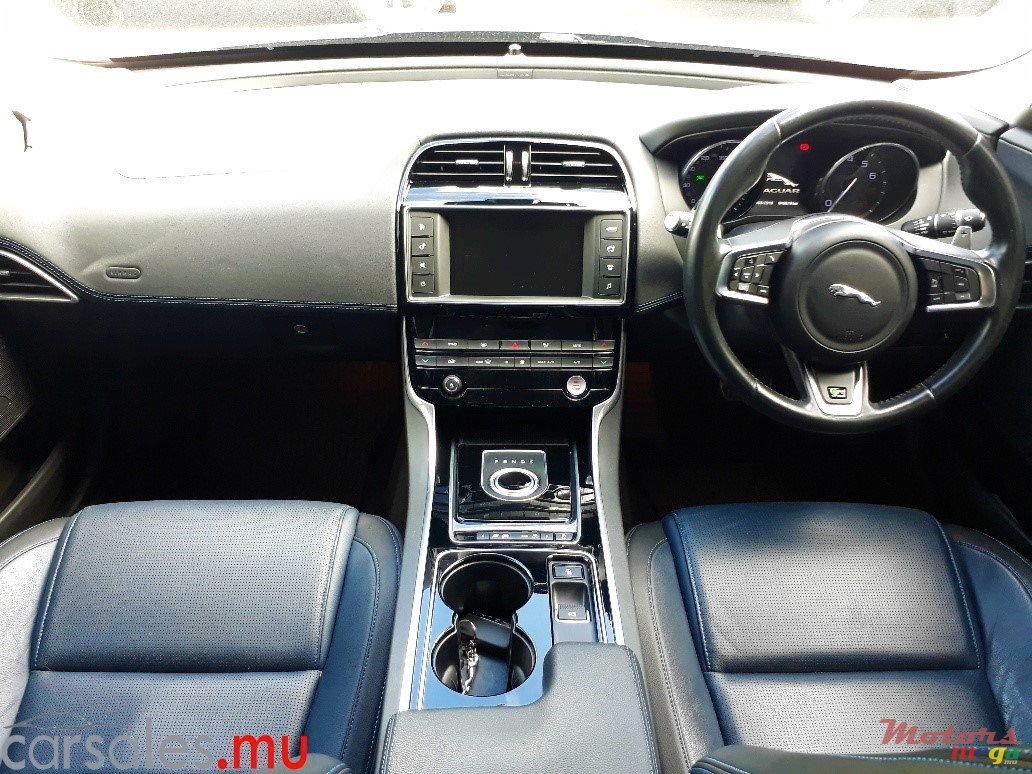 2016' Jaguar XE 25t R-sport photo #6