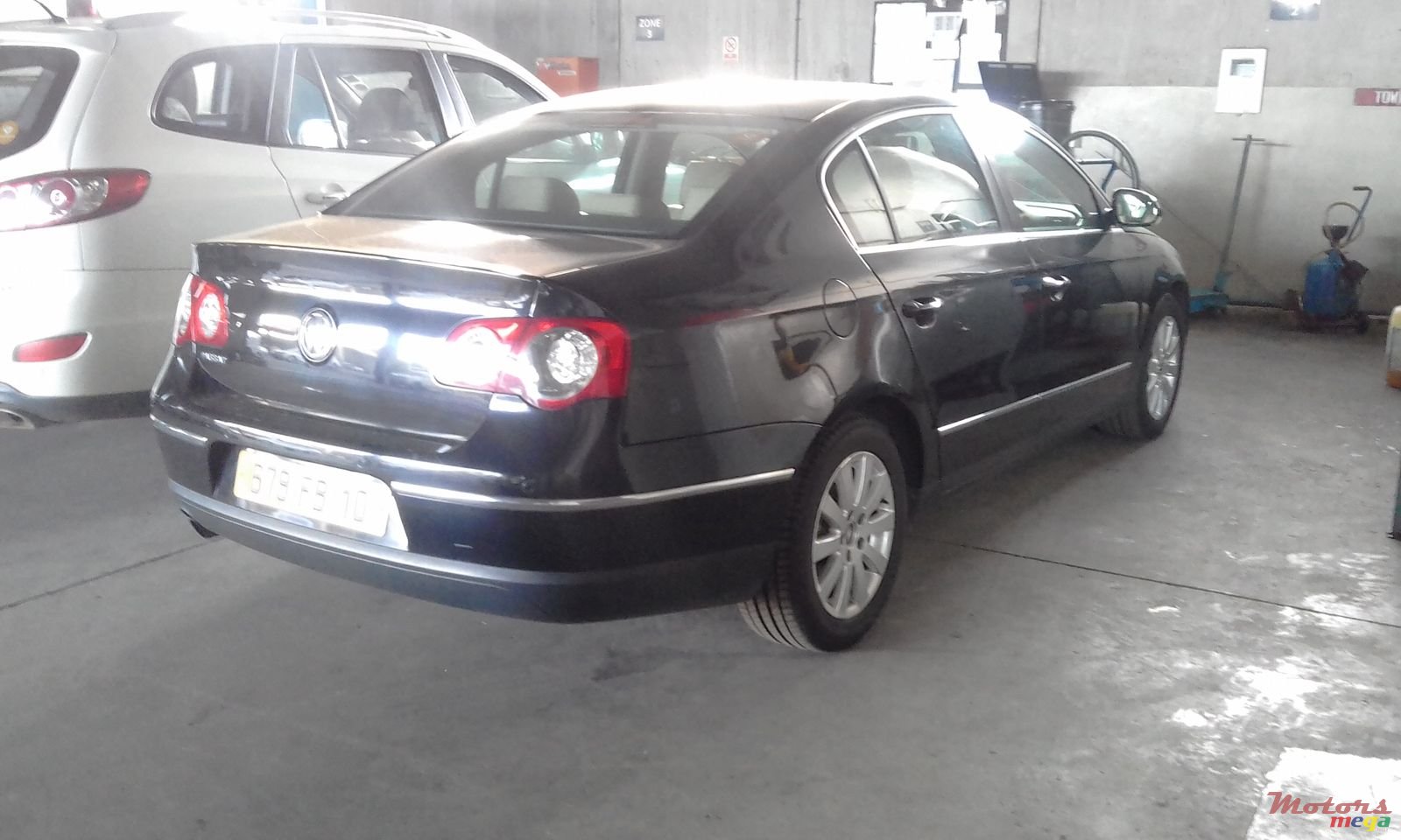 2010' Volkswagen Passat photo #2