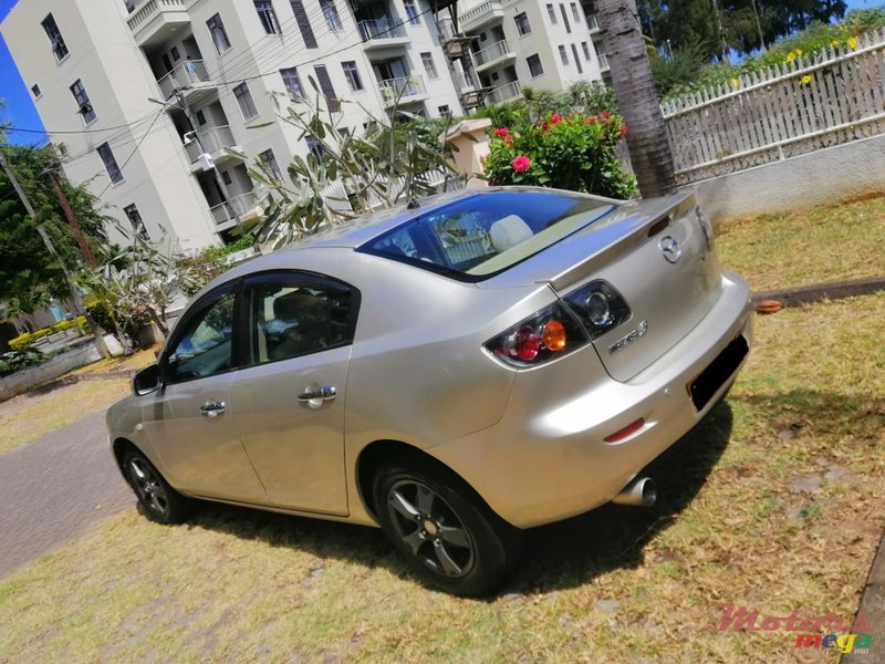 2004' Mazda 3 LUX photo #3