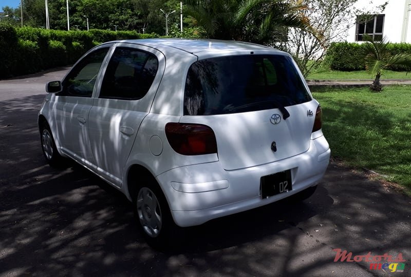 2002' Toyota Vitz photo #4