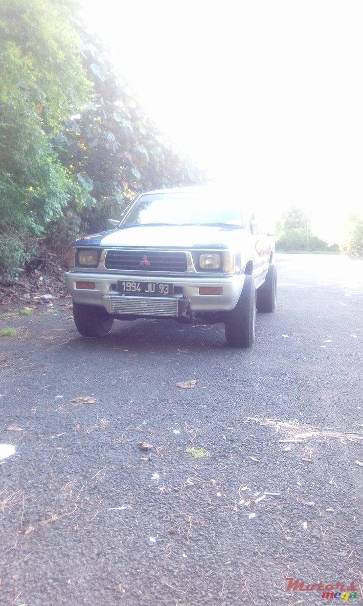 1993' Mitsubishi Truck photo #6