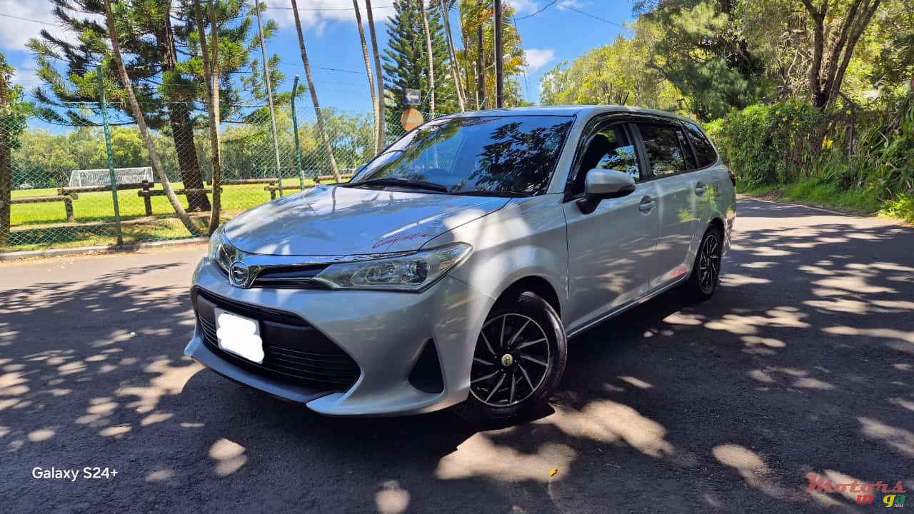 2018' Toyota Fielder Corolla photo #2