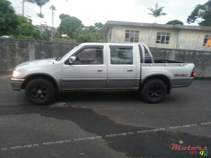 2002' Isuzu photo #3